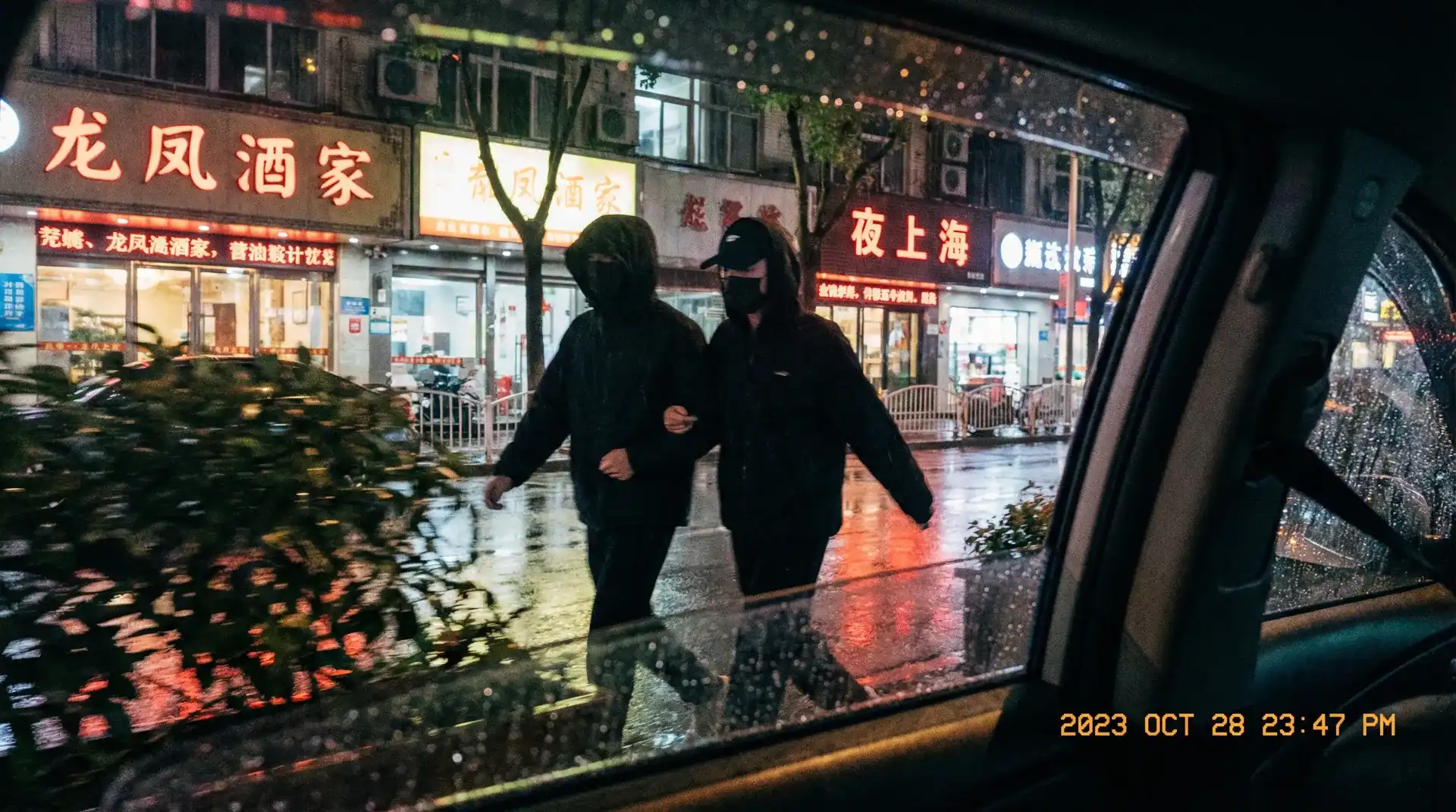 500彩票娱乐 - 顶流明星深夜密会现场抓拍照片